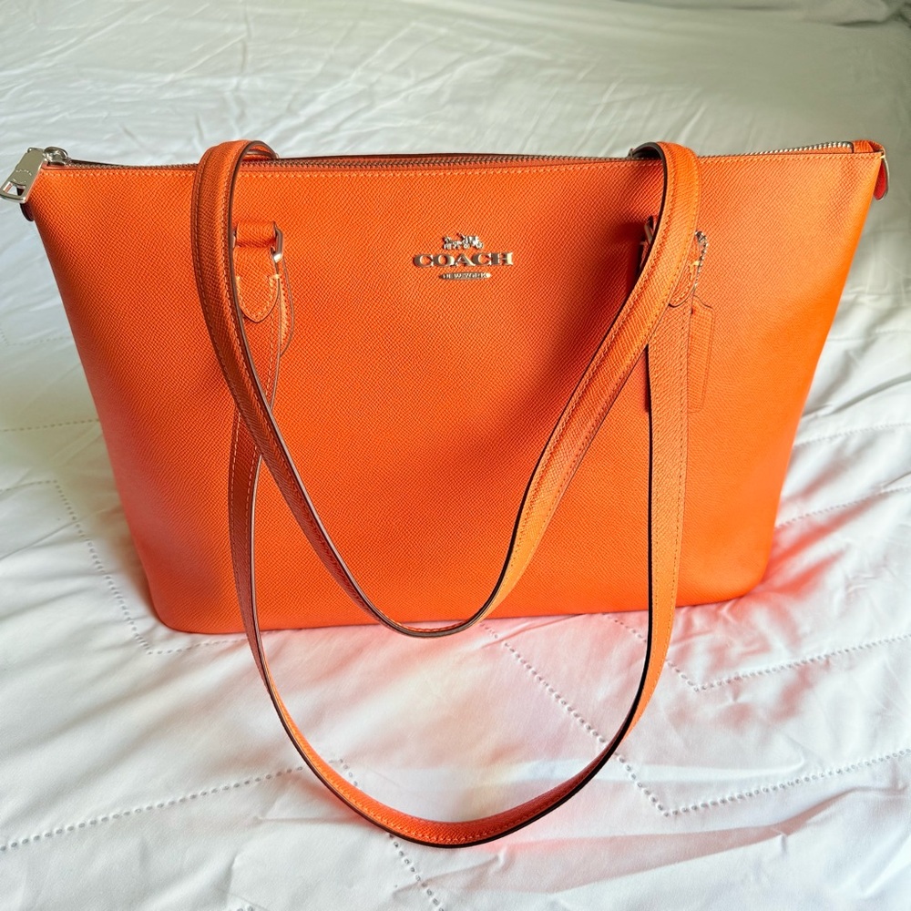 Coach GALLERY Cross-grain Leather Tote in Orange Saffiano Leather - Picture 5 of 10